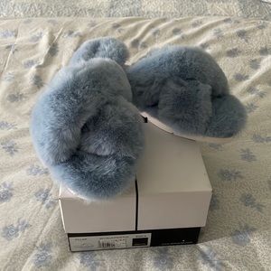 Dolce Vita Pillar slippers size 9 sky blue faux fur